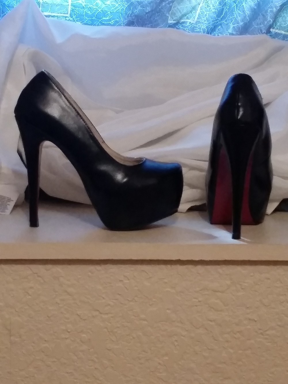 YaYa Aflalo Black Leather Pointed Pump